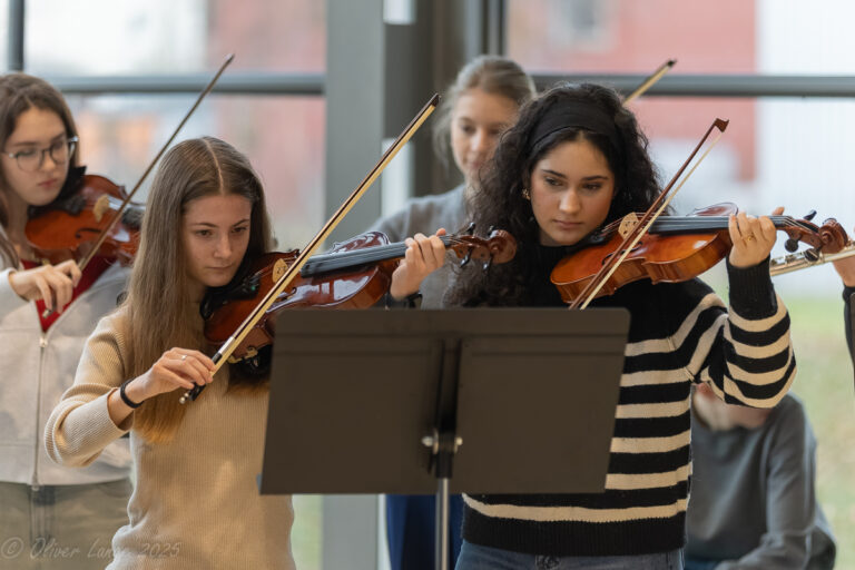 Weihnachtsfeier: Mit Musik in die Ferien
