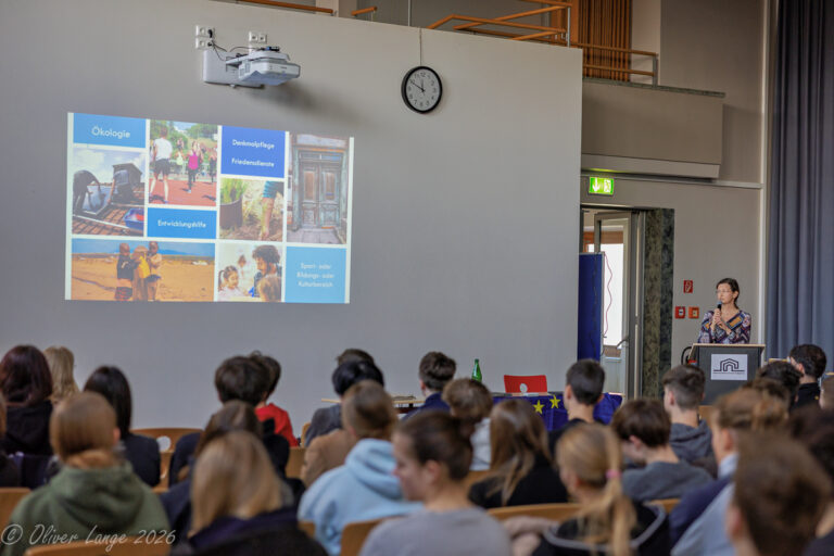 Wege ins Ausland: Eine Informationsveranstaltung für die E1 und die Q1