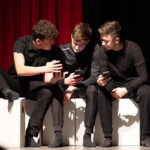 Theaterabend „Zwischen Welten“ begeistert mit Vielfalt und Tiefgang