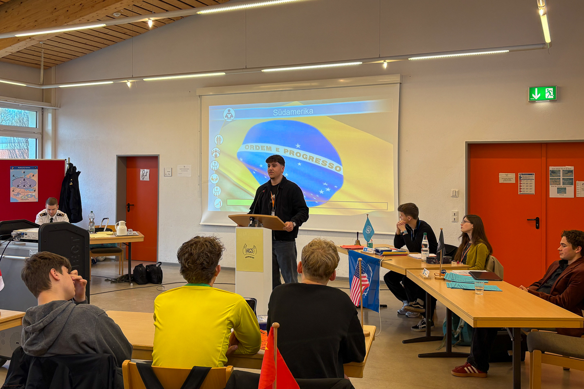 Frieden, Konflikte, uneindeutige Verträge: Planspiel zum Weltfrieden im Schulverbund